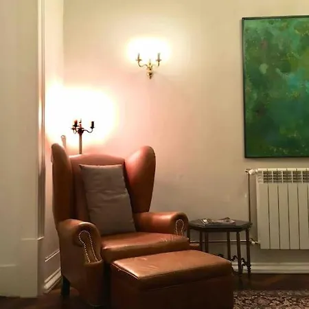 Space And Tradition In Apartment Lisbon