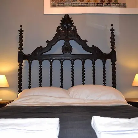 Space And Tradition In Apartment Lisbon