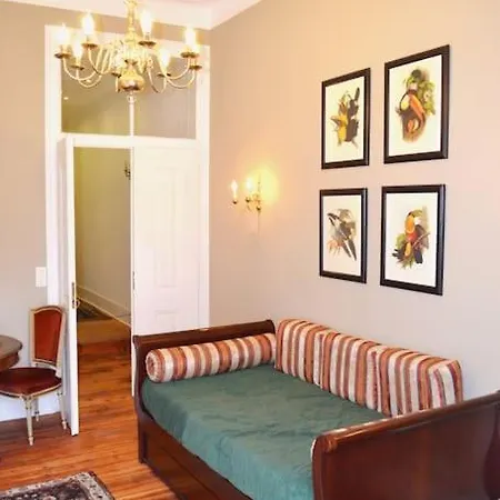 Space And Tradition In Apartment Lisbon