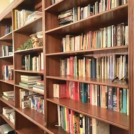 Space And Tradition In דירה *