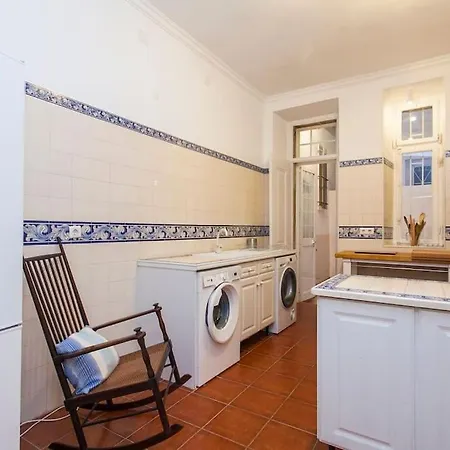 Space And Tradition In Apartment Lisbon